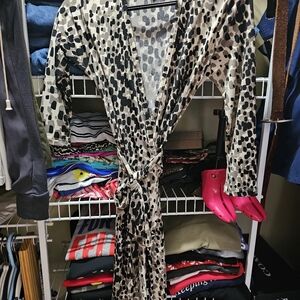 Banana Republic Black and Cream Leopard Print Robe